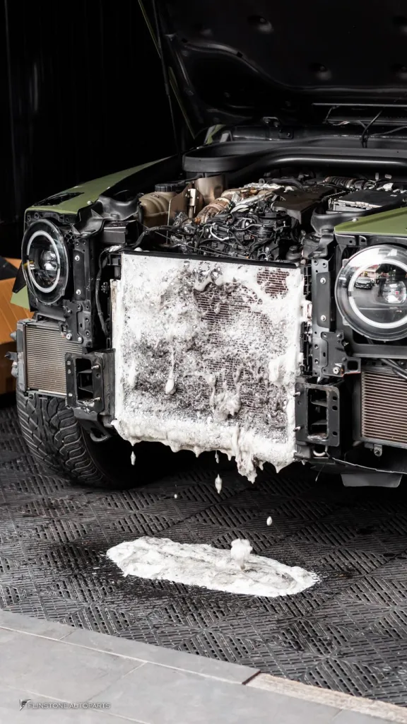 Mercedes Benz Gclass ล้างหม้อน้ำ