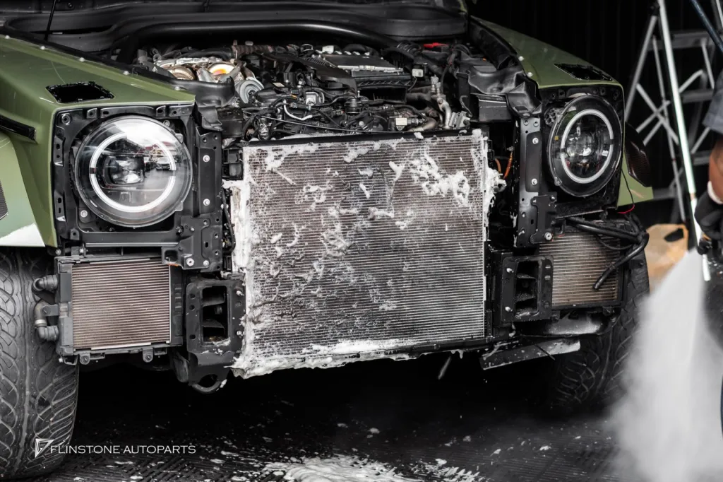 Mercedes Benz Gclass ล้างหม้อน้ำ