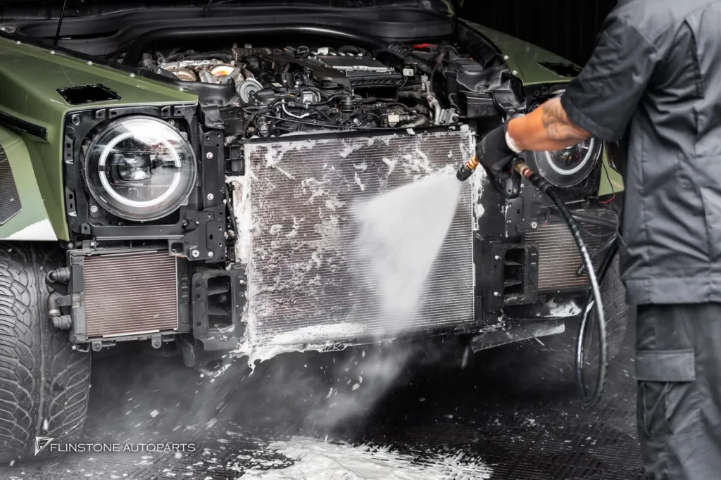 Mercedes Benz Gclass ล้างหม้อน้ำ