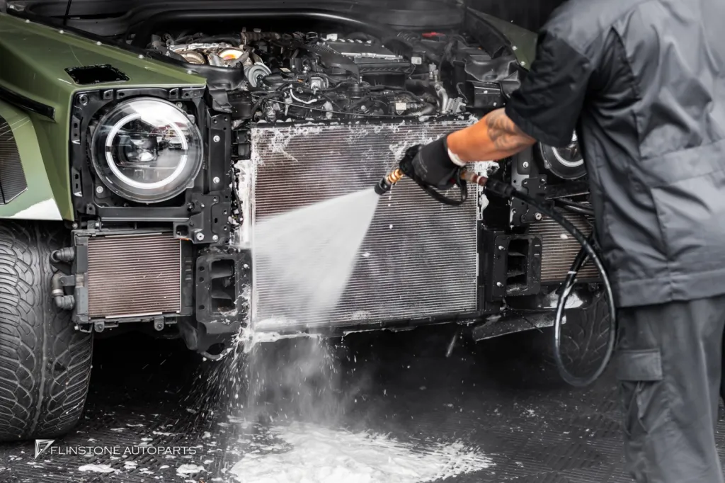 Mercedes Benz Gclass ล้างหม้อน้ำ