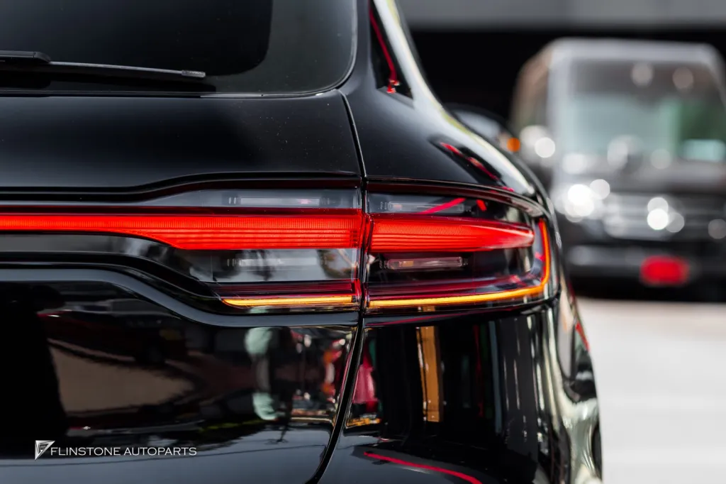 Porsche Macan ฝาท้าย ไฟท้าย