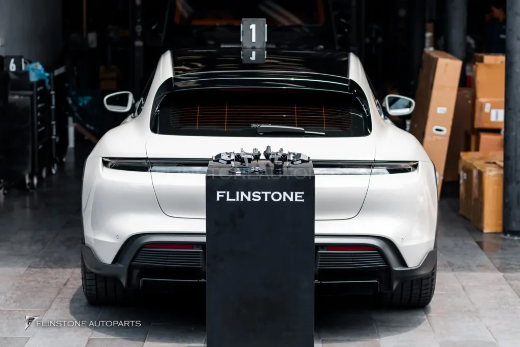 Porsche Taycan 4 กระจกมองข้างพับได้
