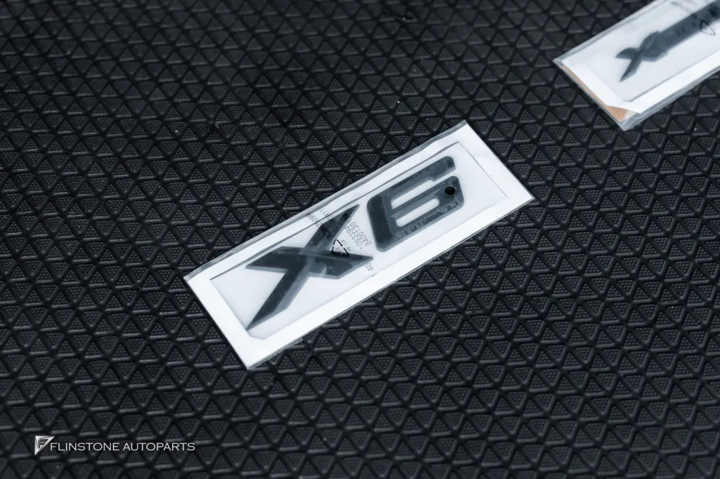 BMW X6 คาร์บอน โลโก้ดำ