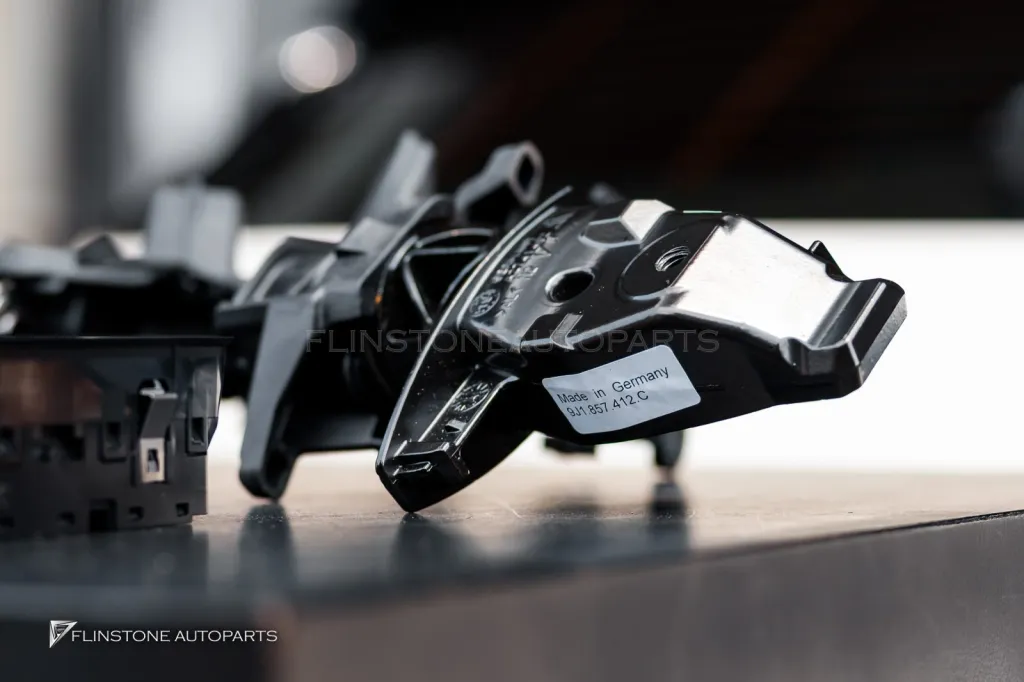 Porsche Taycan 4 กระจกมองข้างพับได้