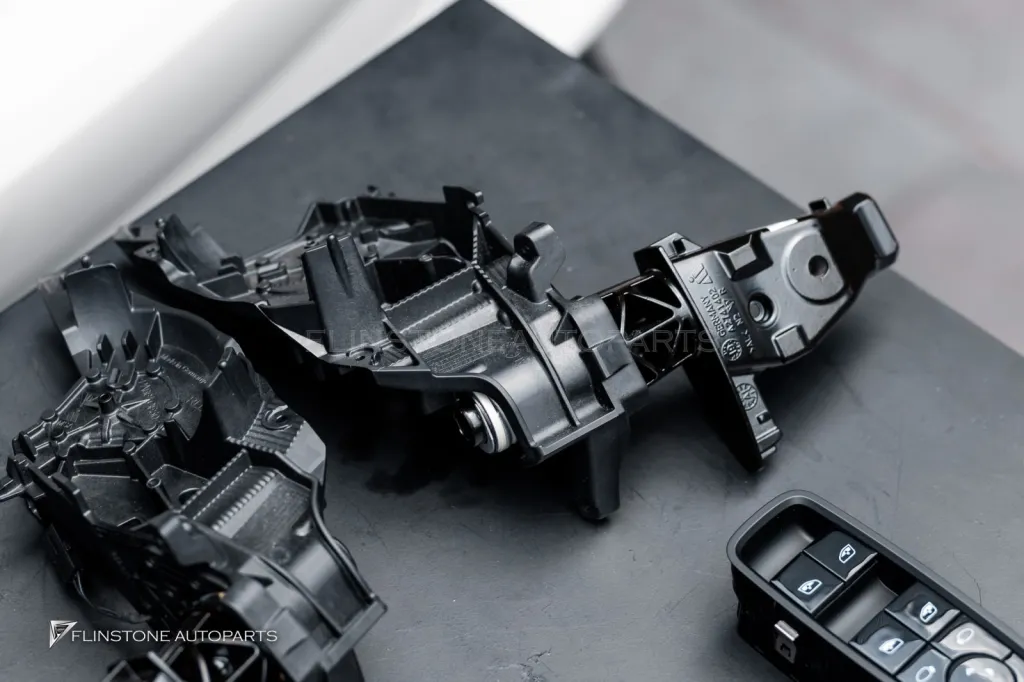 Porsche Taycan 4 กระจกมองข้างพับได้