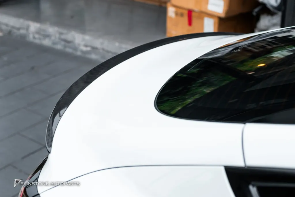 Tesla Model 3 สปอยเลอร์