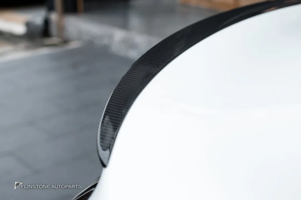 Tesla Model 3 สปอยเลอร์