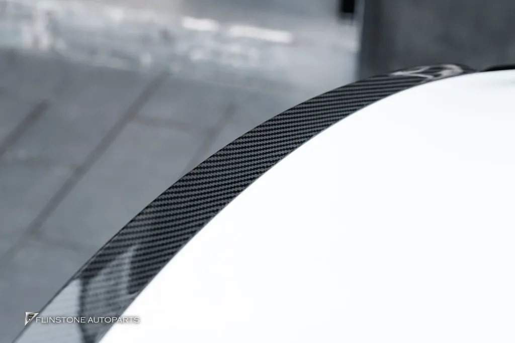 Tesla Model 3 สปอยเลอร์