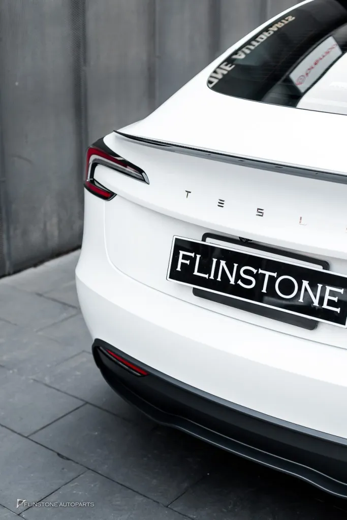 Tesla Model 3 สปอยเลอร์