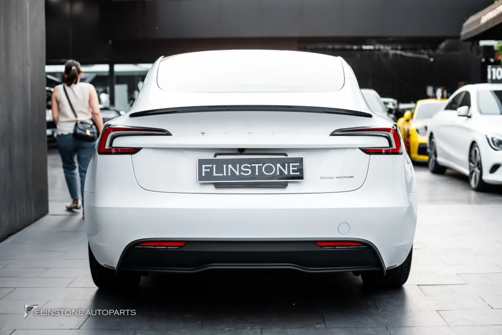 Tesla Model 3 สปอยเลอร์