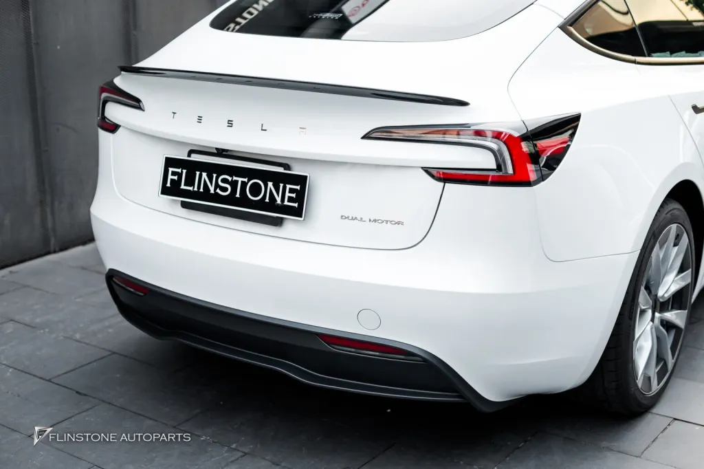 Tesla Model 3 สปอยเลอร์