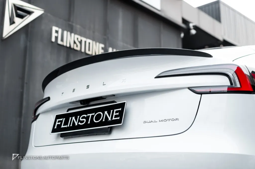 Tesla Model 3 สปอยเลอร์