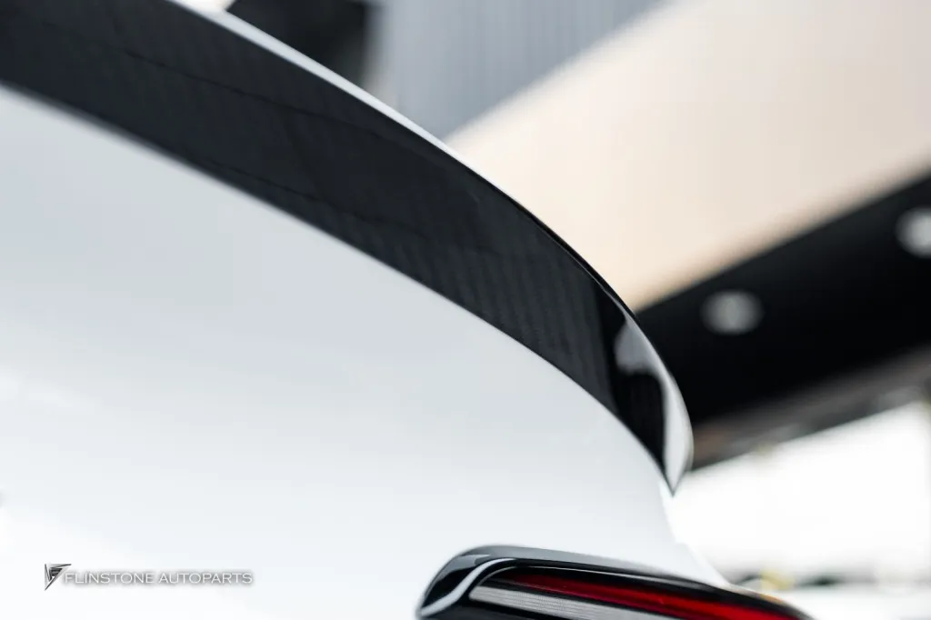 Tesla Model 3 สปอยเลอร์